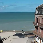 Grand Triplex Vue Centre Du Village Hébergement de vacances Ault